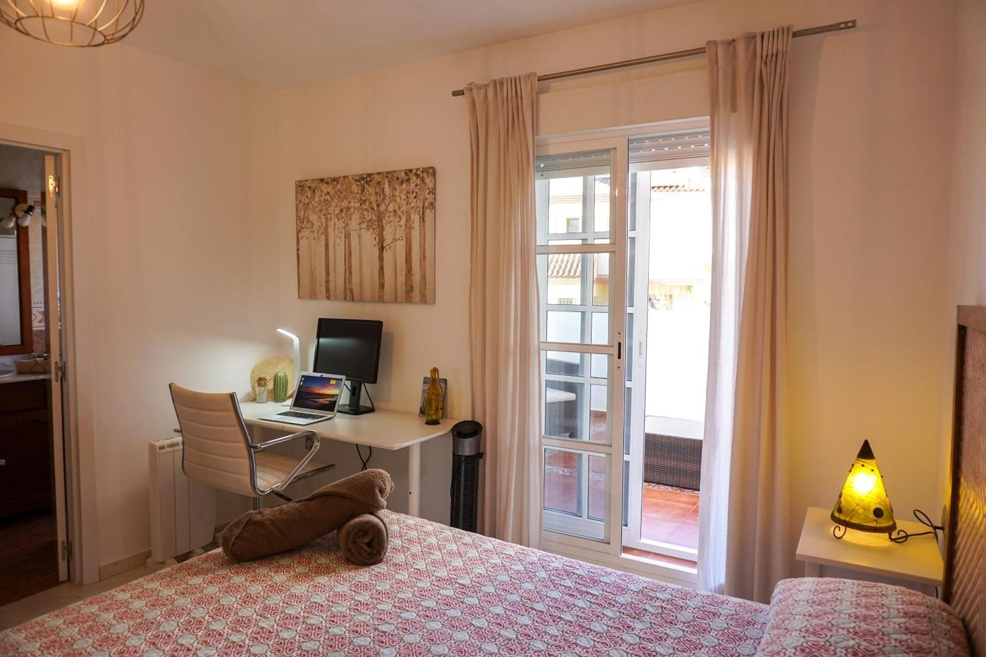 Family House 5 Min Walk To The And Old Town *